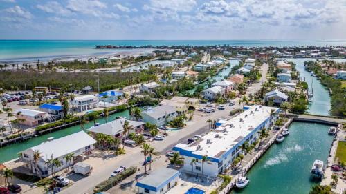 Angler's Dream 2bed/2bath Half Duplex With Private Pool & Dockage