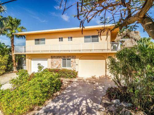 Big Kahuna 5bed/4bath Updated Home With Private Pool & Dockage