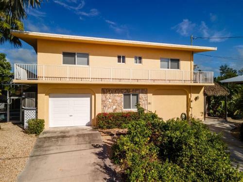 Big Kahuna 5bed/4bath Updated Home With Private Pool & Dockage