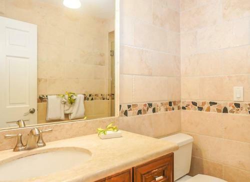 Big Kahuna 5bed/4bath Updated Home With Private Pool & Dockage