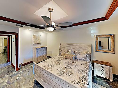 Canal-front Dream With Private Pool, Spa & Dock Home