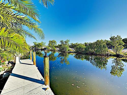 Canal-front Dream With Private Pool, Spa & Dock Home