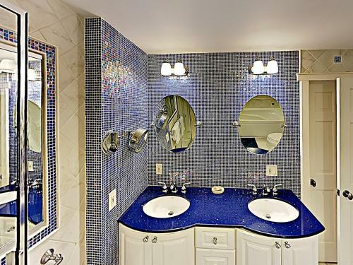 Canal-front Dream With Private Pool, Spa & Dock Home