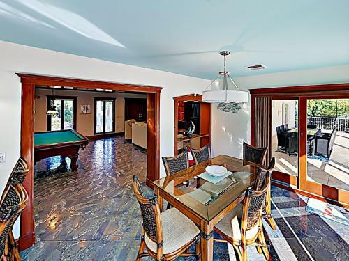 Canal-front Dream With Private Pool, Spa & Dock Home
