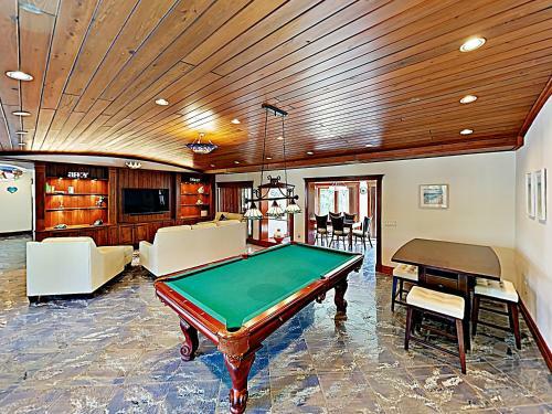 Canal-front Dream With Private Pool, Spa & Dock Home