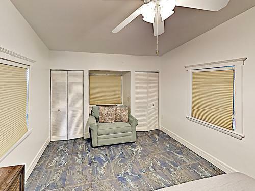 Canal-front Dream With Private Pool, Spa & Dock Home