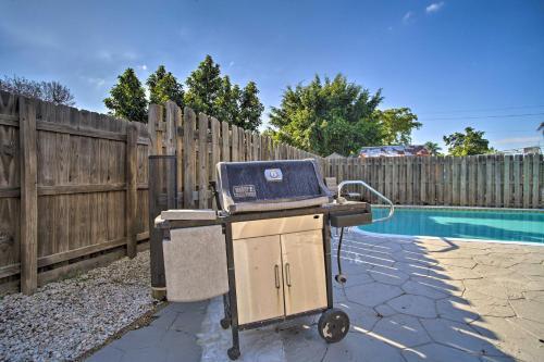 Updated Home With Pool Less Than 9 Mi To Pompano Beach!