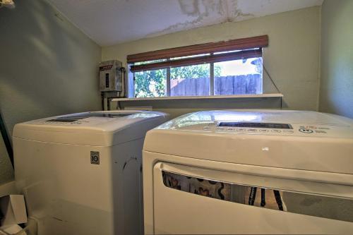 Updated Home With Pool Less Than 9 Mi To Pompano Beach!