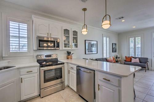 Canalfront Getaway With Balcony By Mexico Beach