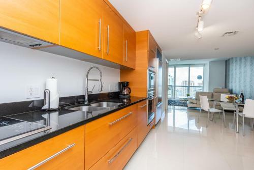 Miami Icon Tower Design Luxury Apartments