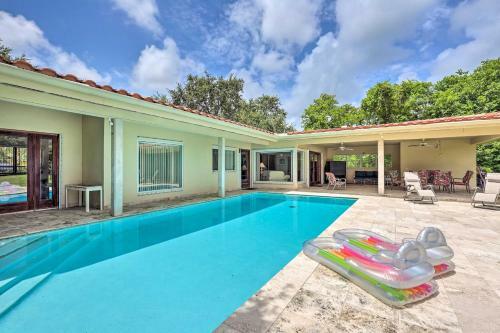 Beautiful Home With Pool In Upscale Pinecrest Village