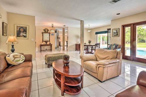 Beautiful Home With Pool In Upscale Pinecrest Village