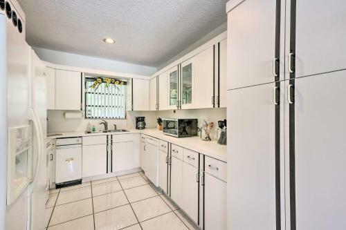Beautiful Home With Pool In Upscale Pinecrest Village