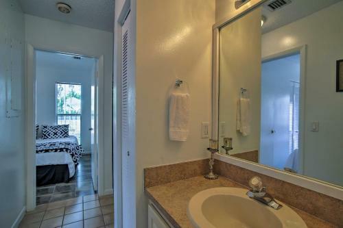 Miami Home With Screened-in Pool Mins From Zoo!
