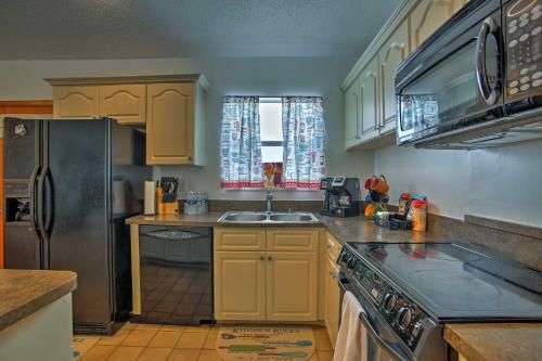 Miami Home With Screened-in Pool Mins From Zoo!