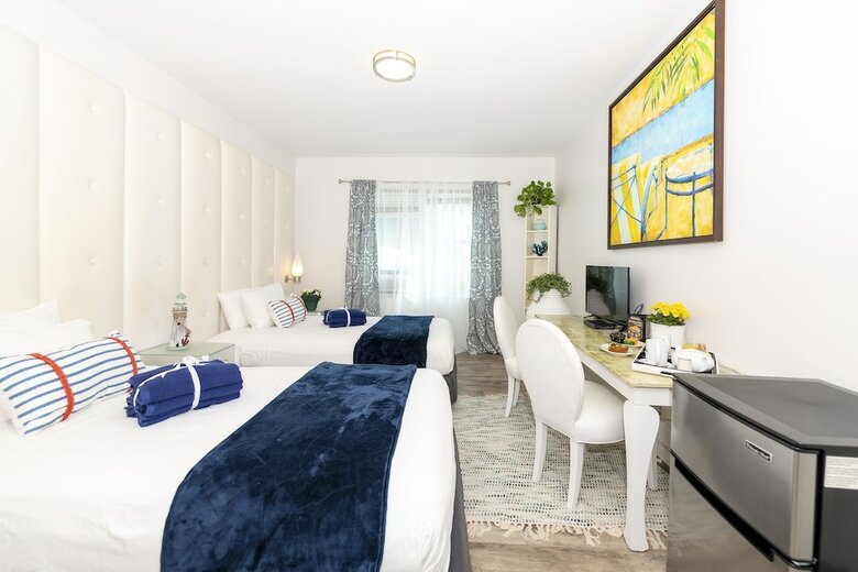 Norman's Hotel And Bar, Miami Beach