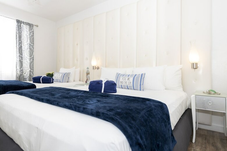 Norman's Hotel And Bar, Miami Beach