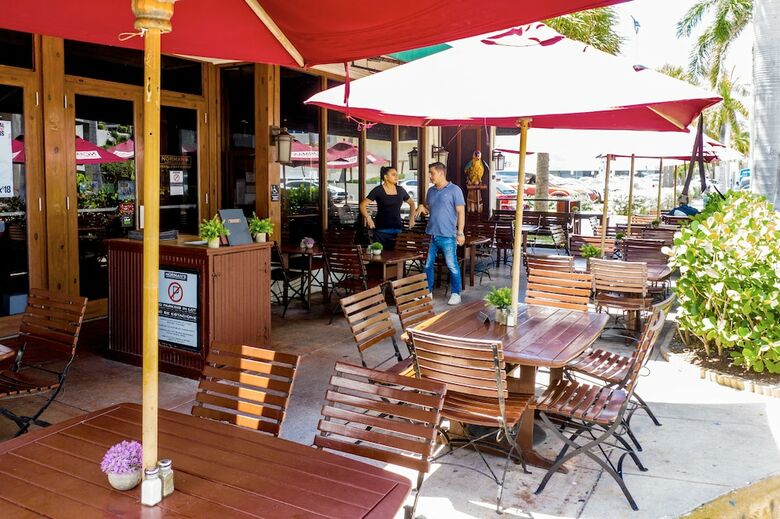Norman's Hotel And Bar, Miami Beach