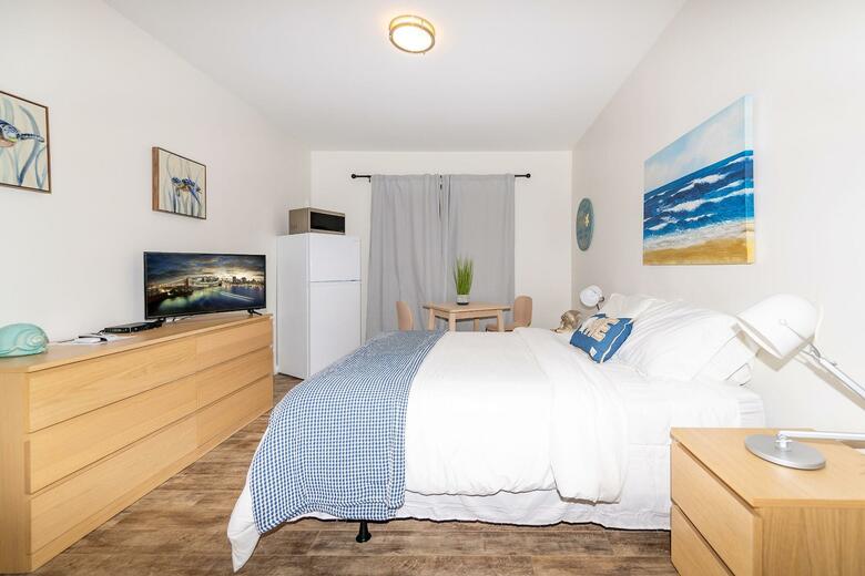 Norman's Hotel And Bar, Miami Beach