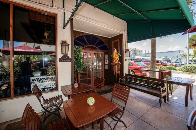 Norman's Hotel And Bar, Miami Beach