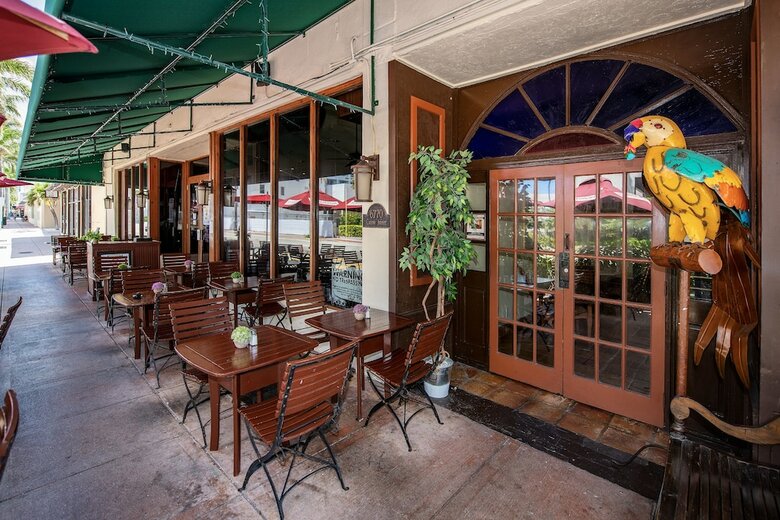 Norman's Hotel And Bar, Miami Beach