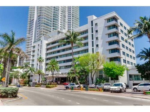 Miami Beach Suncoast Apartments VII