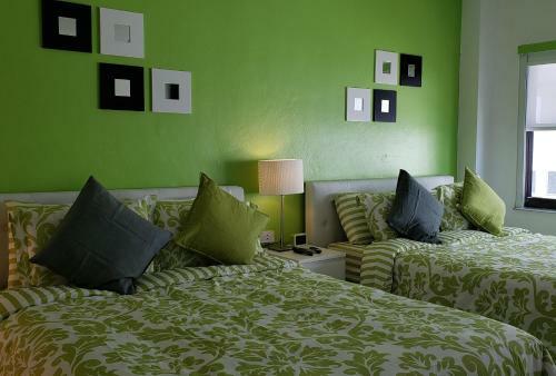 Miami Beach Suncoast Apartments VII