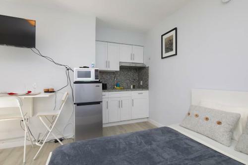 Beautiful Waterfront Apartment In Miami Beach!