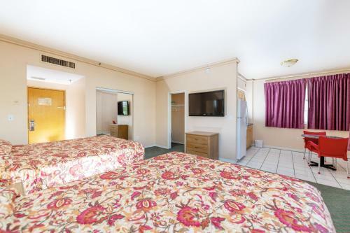 Ocean Beach Hotel