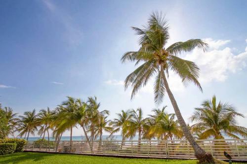 Wrap Around Bay And Ocean View Balcony:2 Bdrm