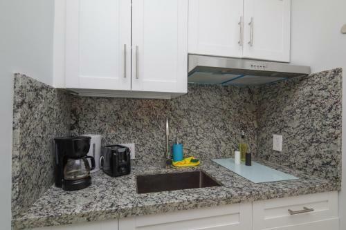 Double Unit (2 Studio Apartments), Miami Beach, 2 Mins To Ocean!