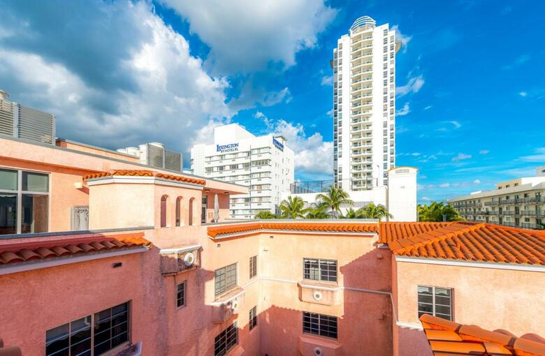 Hotel Secret Garden Miami Beach