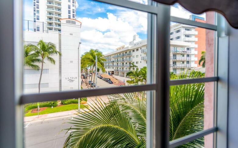 Hotel Secret Garden Miami Beach