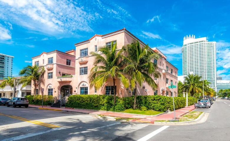 Hotel Secret Garden Miami Beach