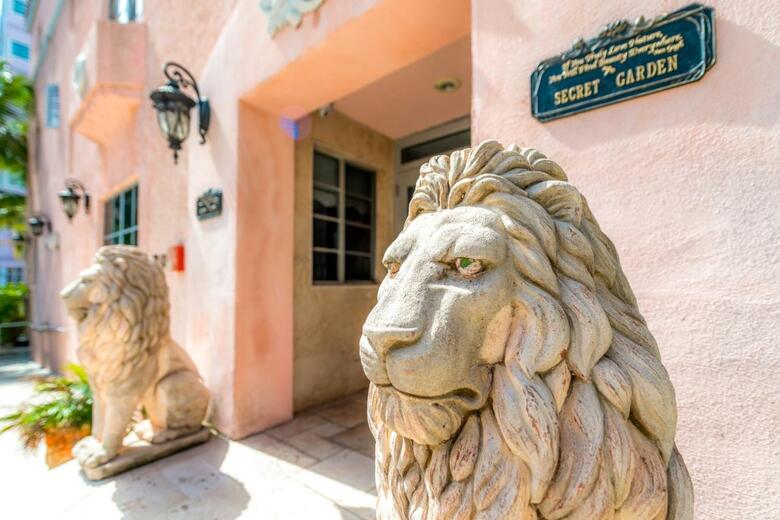 Hotel Secret Garden Miami Beach