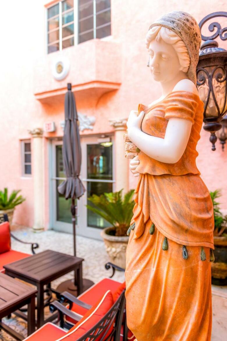 Hotel Secret Garden Miami Beach