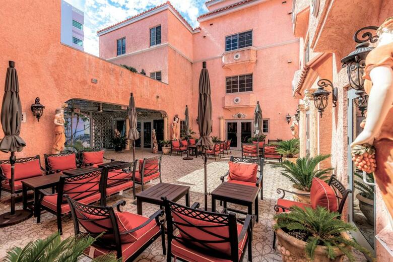 Hotel Secret Garden Miami Beach