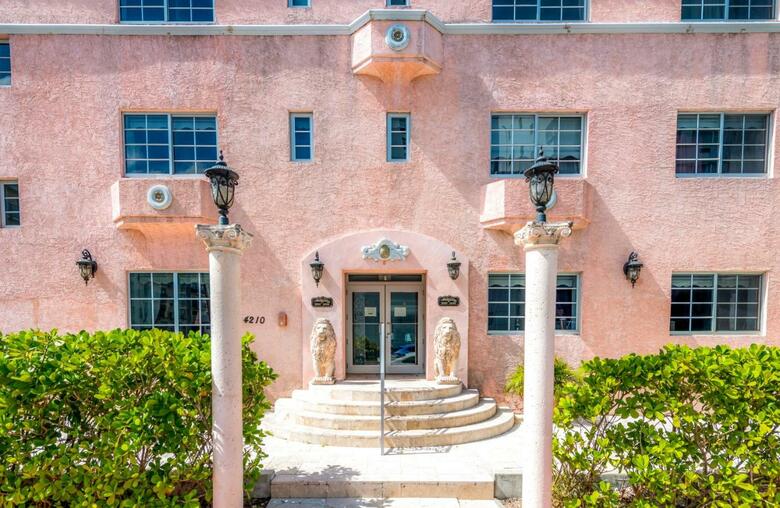 Hotel Secret Garden Miami Beach