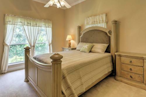 Spacious Milton House With Porch - On Golf Course!