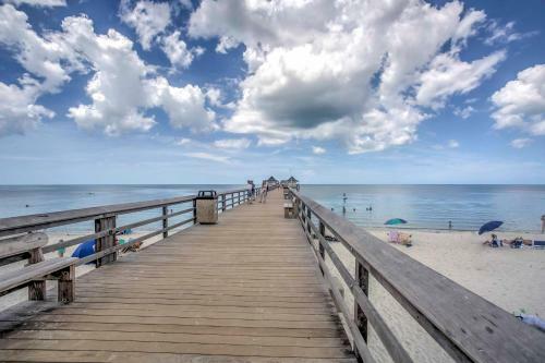 Apartamento Renovated Naples Condo Walk To Beach And 3rd St