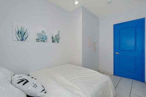 -exclusive Blue House By Stay Sol