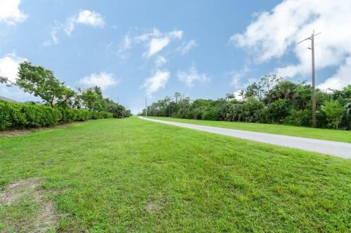 Crown Pointe Mabry Drive With Garden View