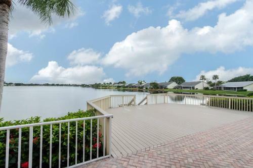 Crown Pointe Mabry Drive With Garden View