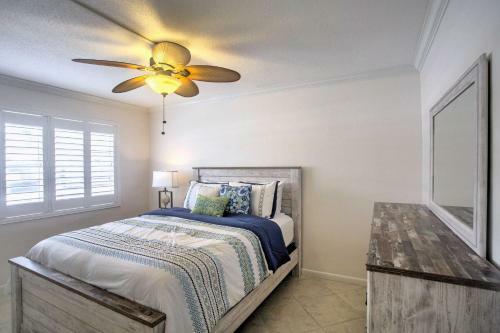 Apartamento Upscale Naples Condo With Pool Access Walk To Pier!