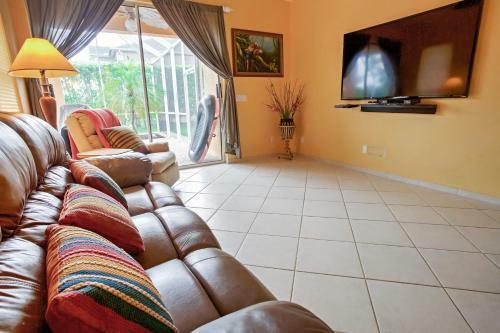 Naples Home With Pool, Extended Stays Welcome!