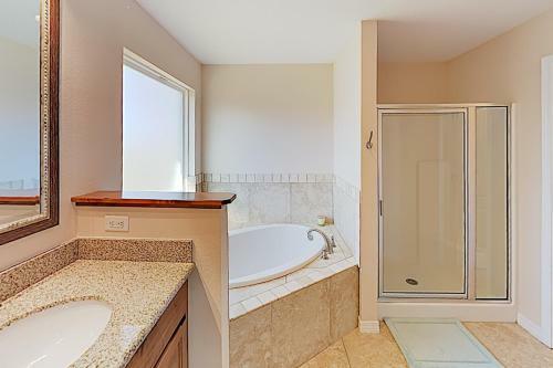 Upscale Custom Home With Large Backyard, Near Beach Home