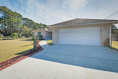 Upscale Custom Home With Large Backyard, Near Beach Home