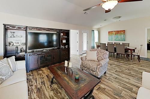 Upscale Custom Home With Large Backyard, Near Beach Home