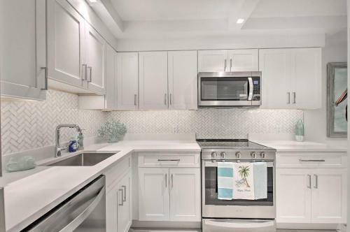 Apartamento Coastal Downtown Naples Condo - Walk To The Beach!