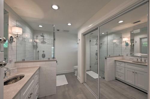 Family Friendly Palm River Estates House!